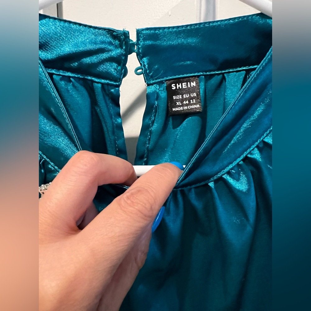💰 5/$20!! Lot of 2 SHEIN blue Teal Blouse & No boundaries green sequin blouse xl - Picture 4 of 9